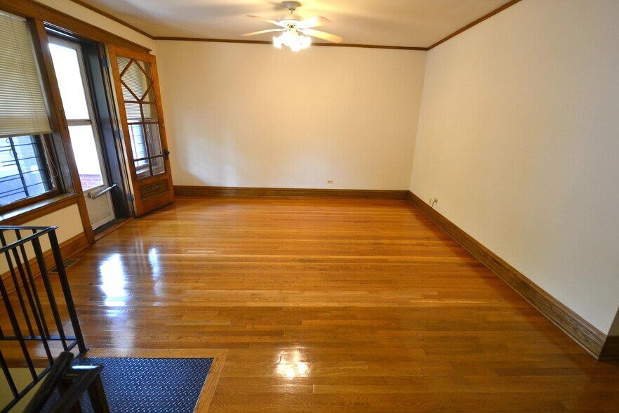 Building Photo - 3767 N Lakewood Ave