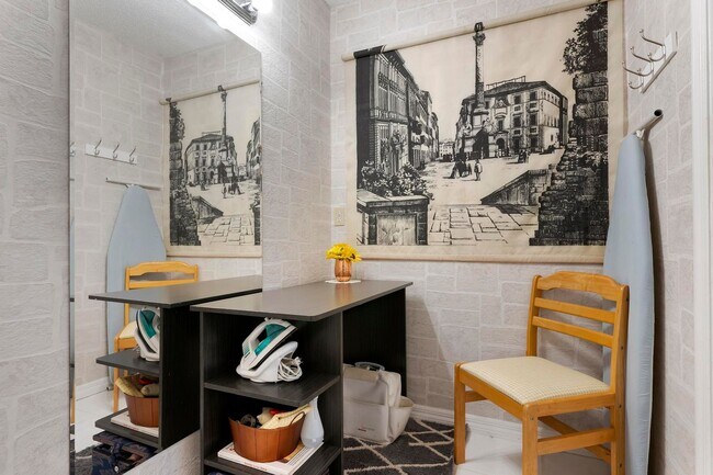 Building Photo - ** STUNNING 4 BEDROOM 2 FULL BATH/ 2 HALF BATH HOME WITH A PRIVATE POOL LOCATED JUST MINUTES FROM...