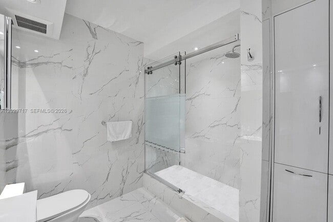 Building Photo - 20281 E Country Club Dr