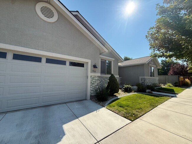 Building Photo - 1317 Cedar Creek Cir