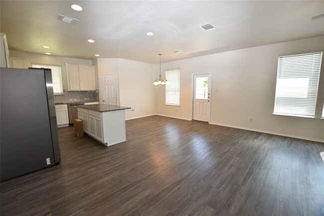 Building Photo - 700 Bayberry Cir