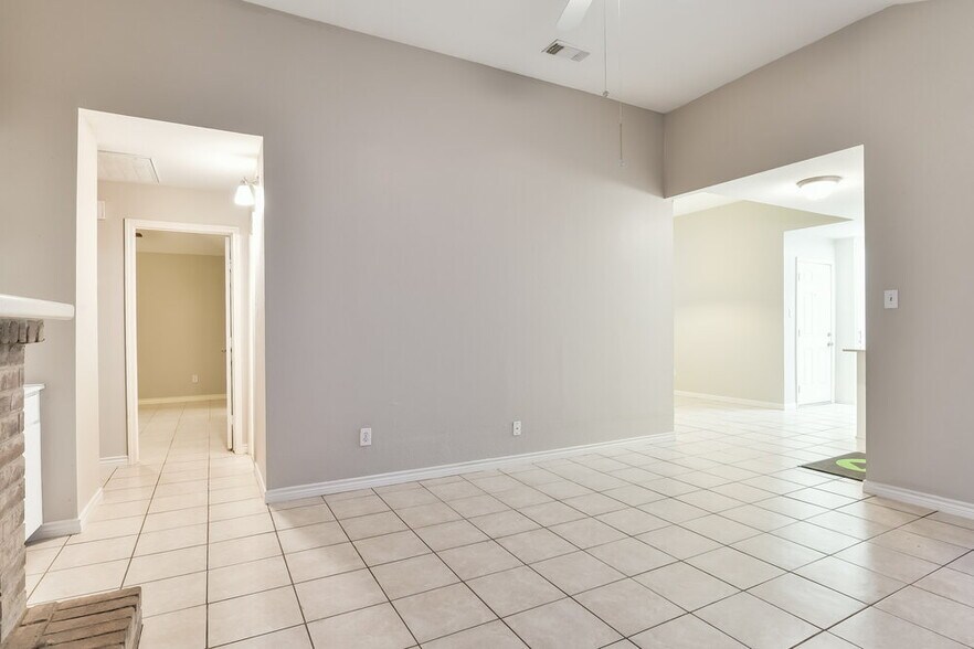 Building Photo - 13207 Pebblewalk Cir S