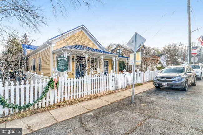 Building Photo - 7153 Main St