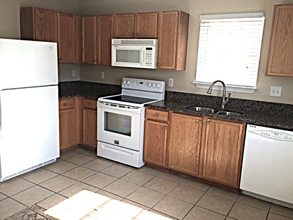 Building Photo - 208 Julian Pond Ln