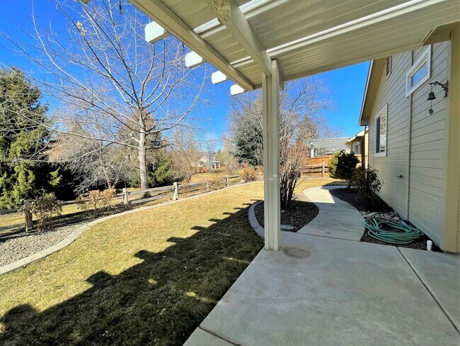 Building Photo - Beautiful 2 bed 2 bath home in the Woodbridge Subdivision.