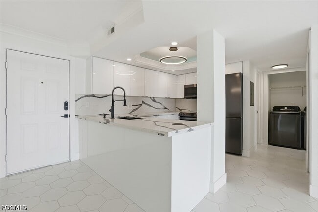 Building Photo - 2885 Palm Beach Blvd