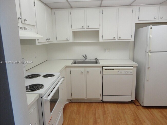 Building Photo - 1300 NE Miami Gardens Dr