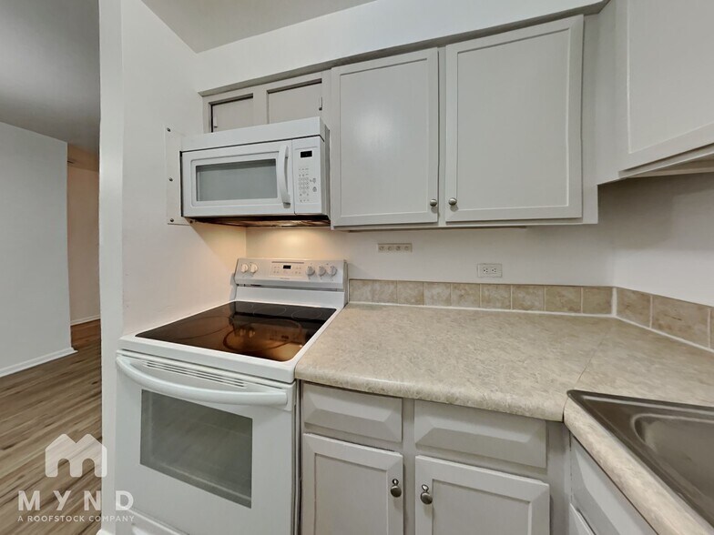 Building Photo - 1366 Garfield St