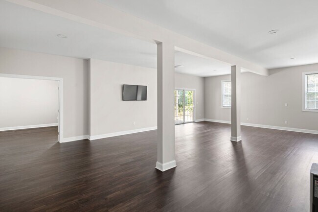 Building Photo - 14 Rose Creek Rd