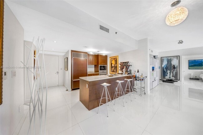 Building Photo - 475 Brickell Ave