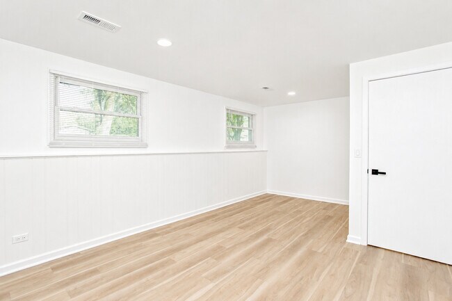 Building Photo - 7777 Ramsgate Cir S