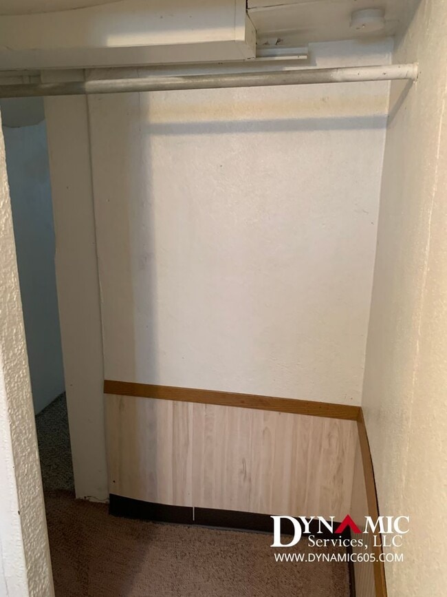 Building Photo - 4+ Bedroom, 2 Bath House By Augustana and USF