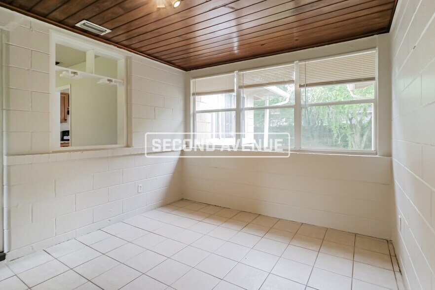 Building Photo - 835 Gates St