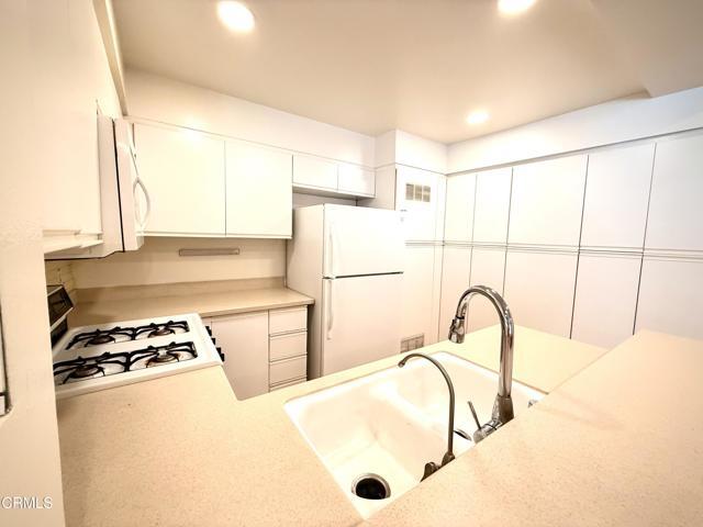 Building Photo - 360 S Los Robles Ave
