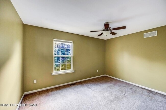 Building Photo - 115 Daffodil Dr