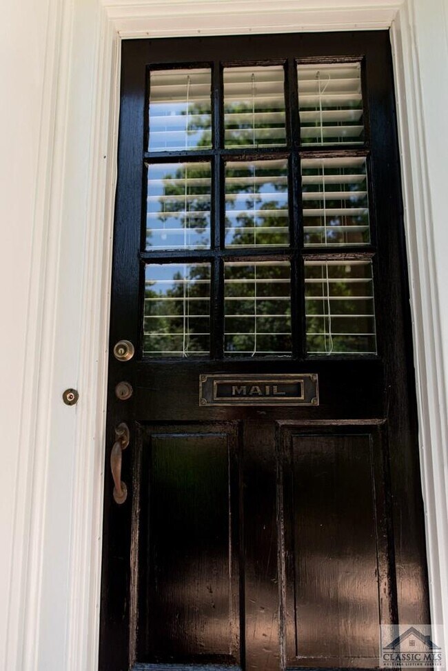 Building Photo - 285 Hampton Ct