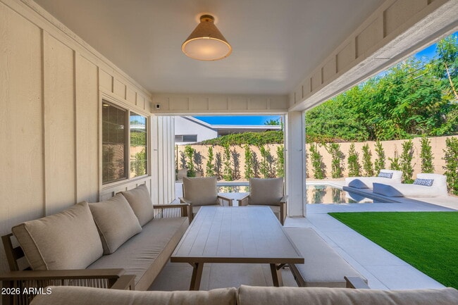 Building Photo - 4030 E Fairmount Ave