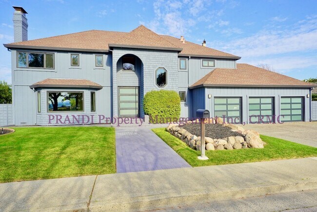 Building Photo - Sleek, Expansive, Designer Home with Priva...