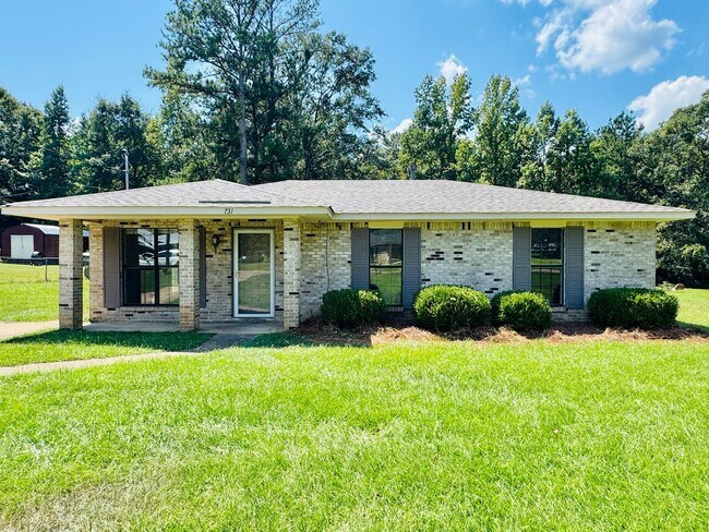 Primary Photo - MUST SEE !!3 Bedroom with Location and mor...