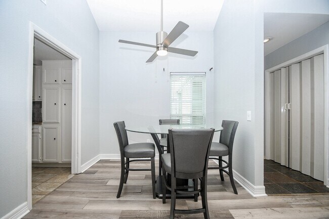 Building Photo - 9809 Richmond Ave.