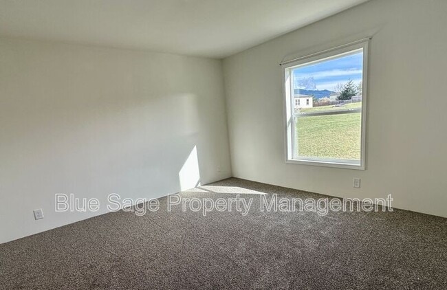 Building Photo - 504 Spencer Rd