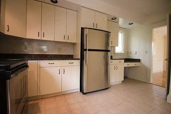 Building Photo - 163 Pleasant St