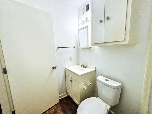 Building Photo - Charming 3-Bedroom Home with Modern Comfor...