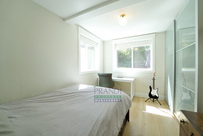 Building Photo - 49 Locust Ave