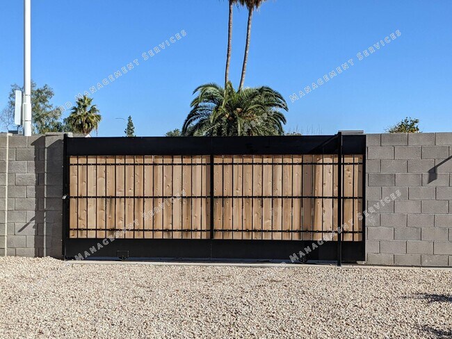 Building Photo - REMODELED 3 BEDROOM PLUS BONUS ROOM/BEDROOM. GREAT BACKYARD