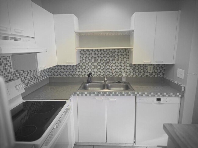 Building Photo - 10122 Winsford Oak Blvd