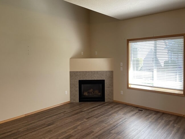 Building Photo - 2215 NE 163rd Ave