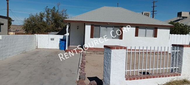 Primary Photo - 3 Bedroom Home for Rent in Barstow