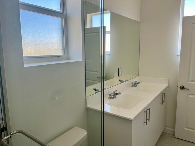 Building Photo - 2776 SE 26th Ave