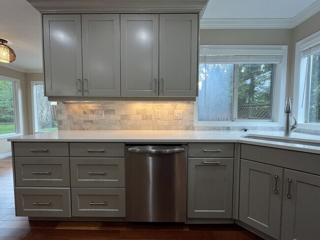 Building Photo - Stunning 4BR Home with Formal Living & Dining, Office & Gourmet Kitchen