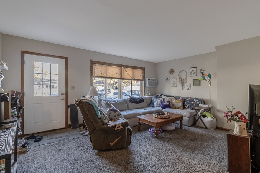 Building Photo - 119 E Welcome Ave