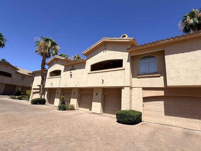 Building Photo - 2050 W Warm Springs Rd
