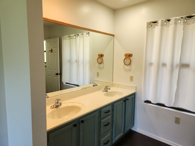 Building Photo - Live in The Pines ~ 2 Bed / 2 Bath for Lease