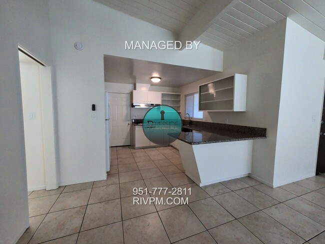 Building Photo - Mid-Century Modern Beauty with Spacious Backyard