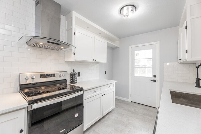 Building Photo - 1109 E Columbia Ln