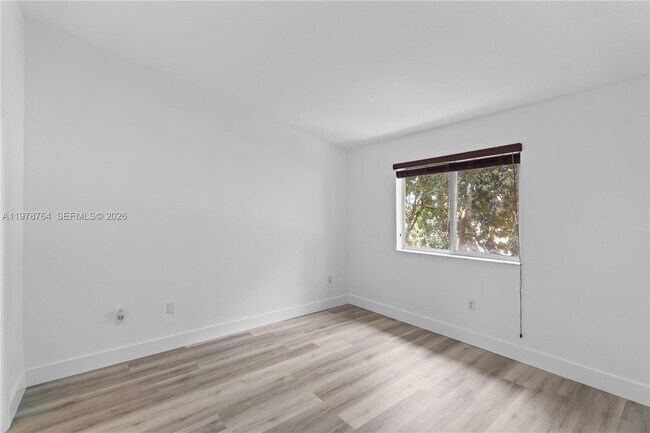 Building Photo - 2930 SE 12th Rd