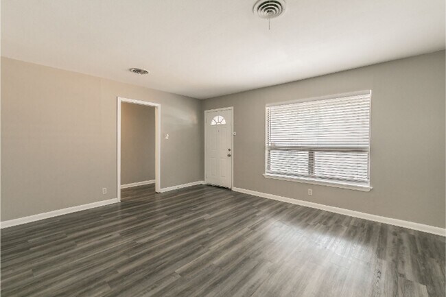 Building Photo - 7513 Maple Dr