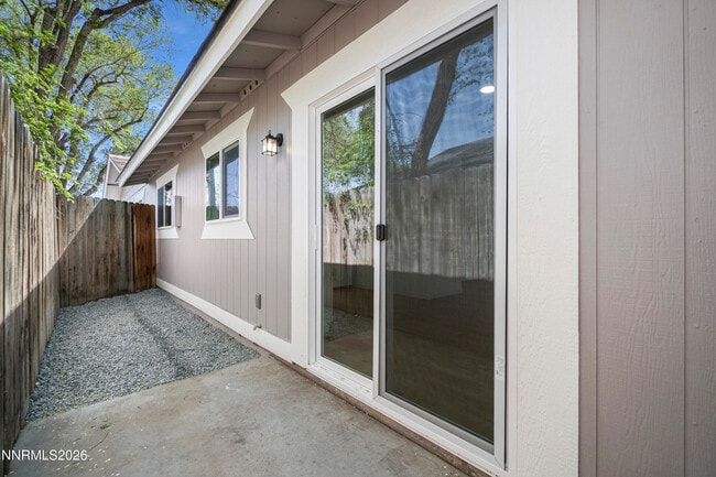 Building Photo - 535 Churchill St