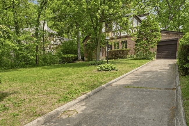Building Photo - 3107 Dato Ave