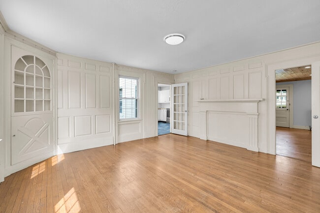 Building Photo - 1070 Enfield St