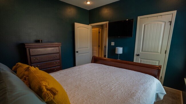 Building Photo - 3707 Sterling Oaks Dr