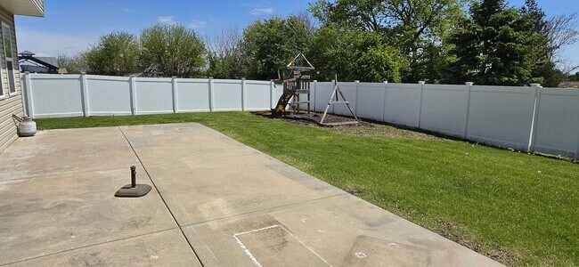 Building Photo - 2416 Boxwood Ln