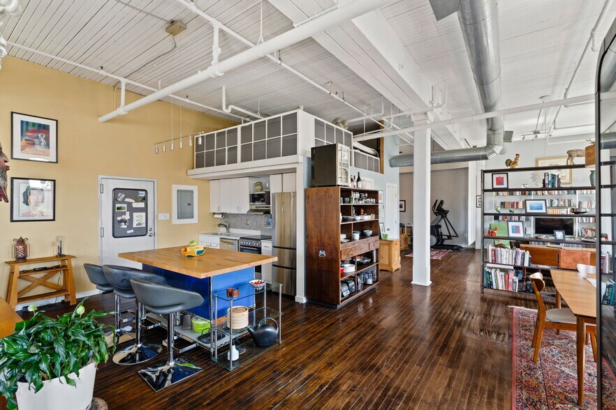 Building Photo - 429 N 13th St