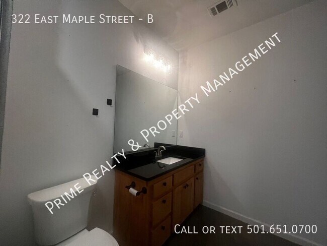 Building Photo - 322 E Maple St