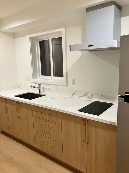 Building Photo - 723 38th Ave