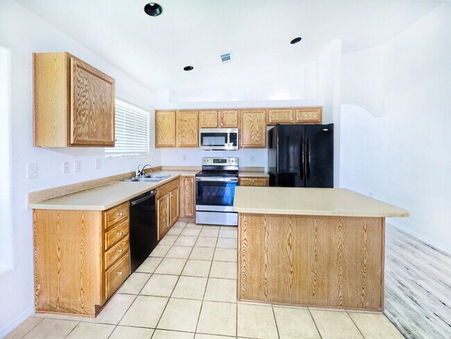Building Photo - Nice, 1 Level, 4 Bedroom Home in Northern Meadows